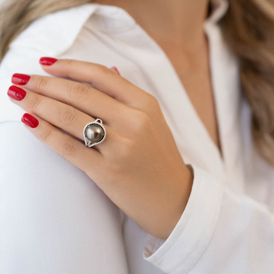 Diamond ring with Pearl Osborne