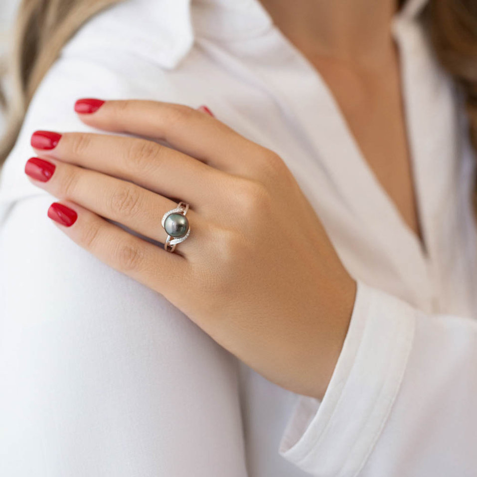 Diamond ring with Pearl Charley