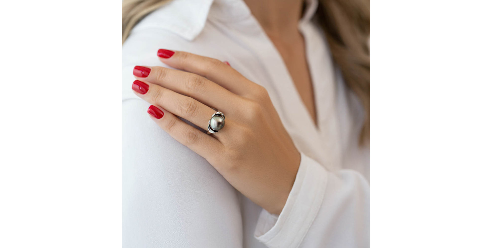 Diamond ring with Pearl Aleah