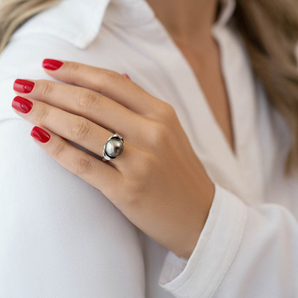 Diamond ring with Pearl Aleah