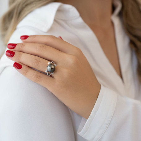 Diamond ring with Pearl Black Treasure