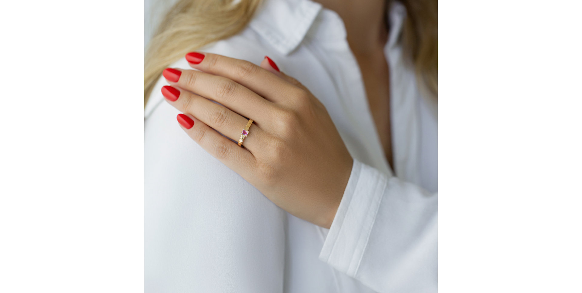 Diamond ring with Sapphire Sublime Shine