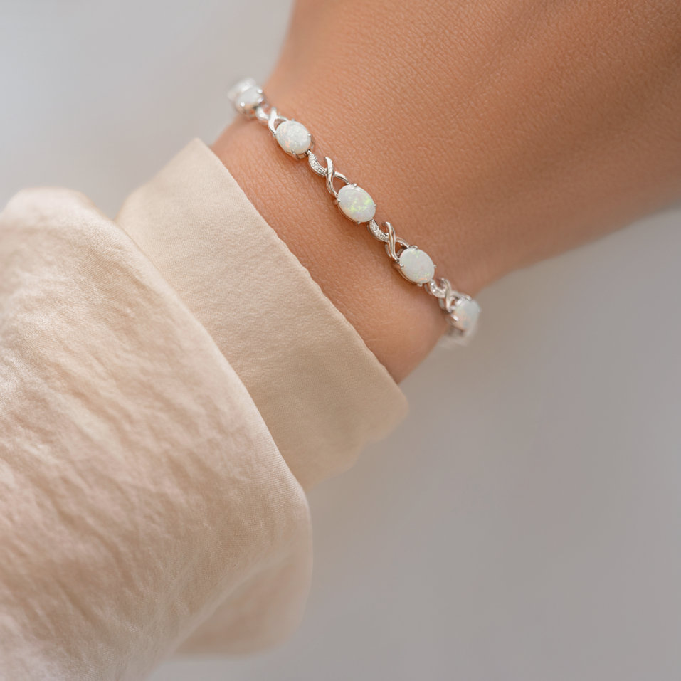 Diamond bracelet with Opal Timeless Elegance