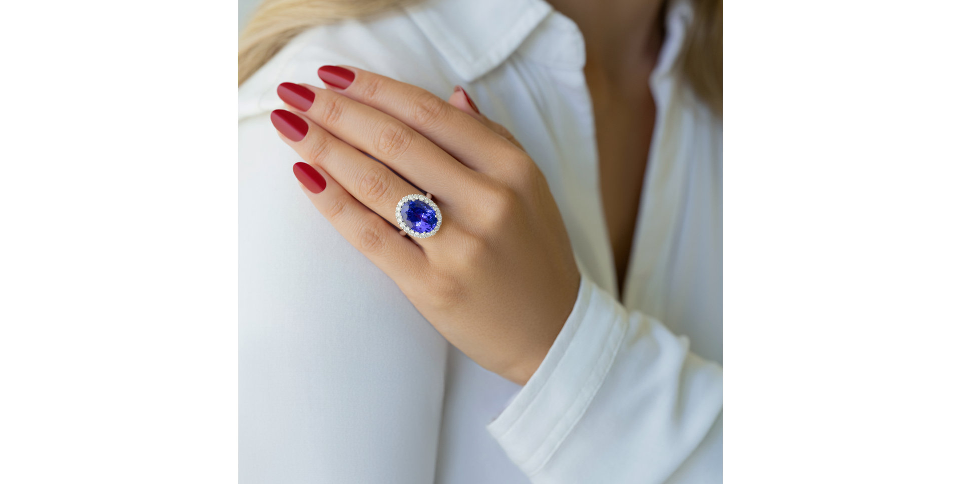 Diamond ring with Tanzanite Ascending