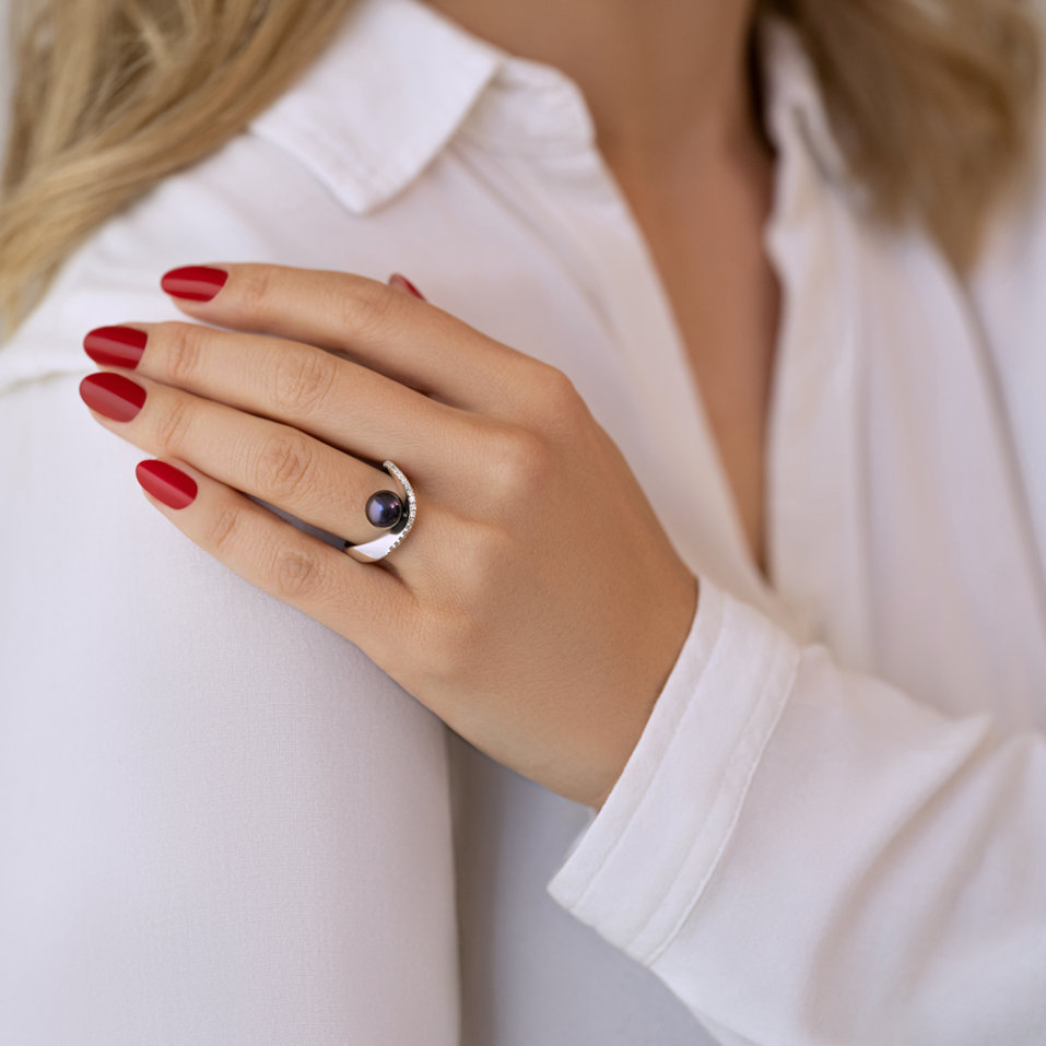 Diamond ring with Pearl Queen of Pearl