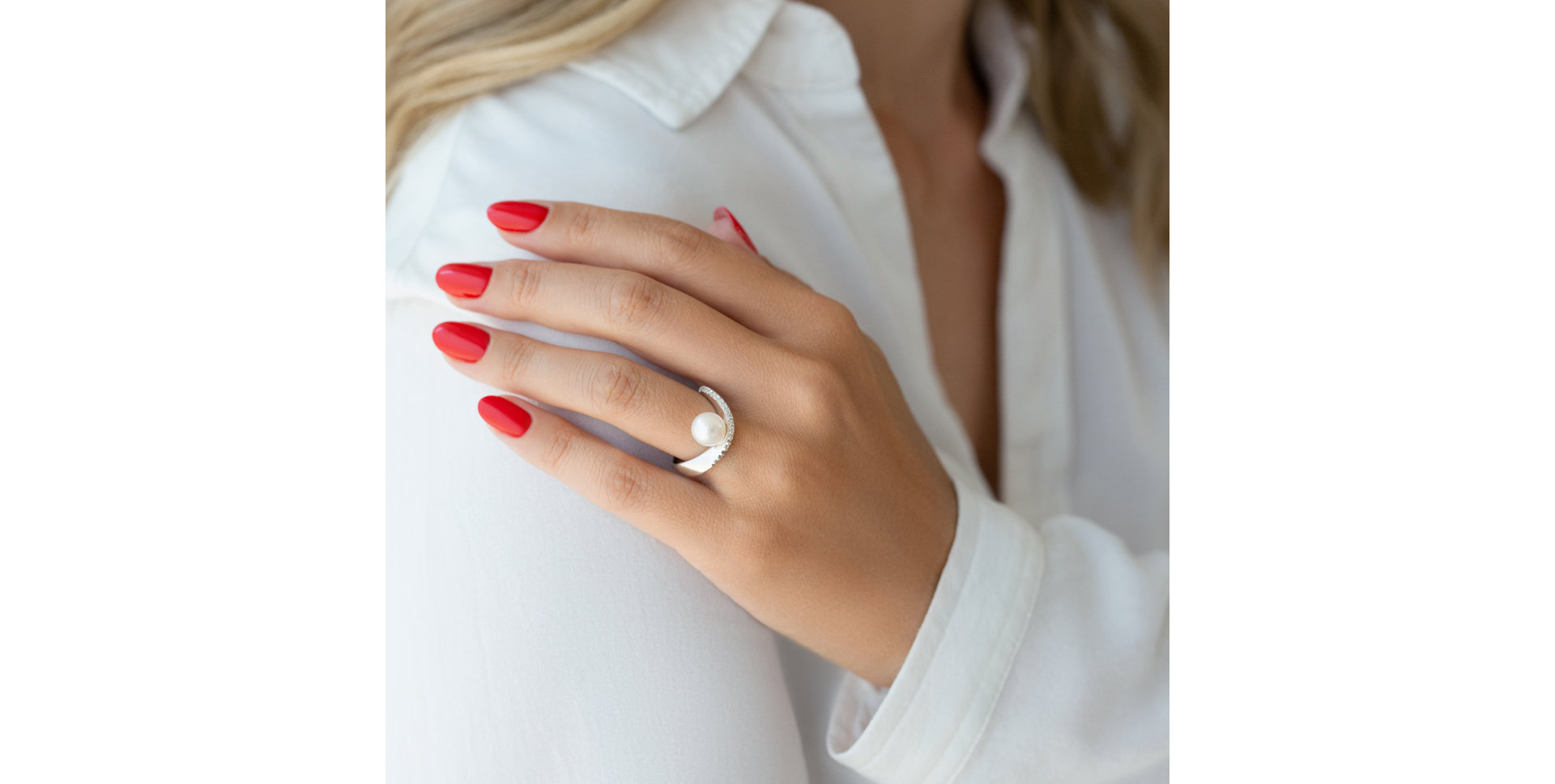 Diamond ring with Pearl Queen of Pearl