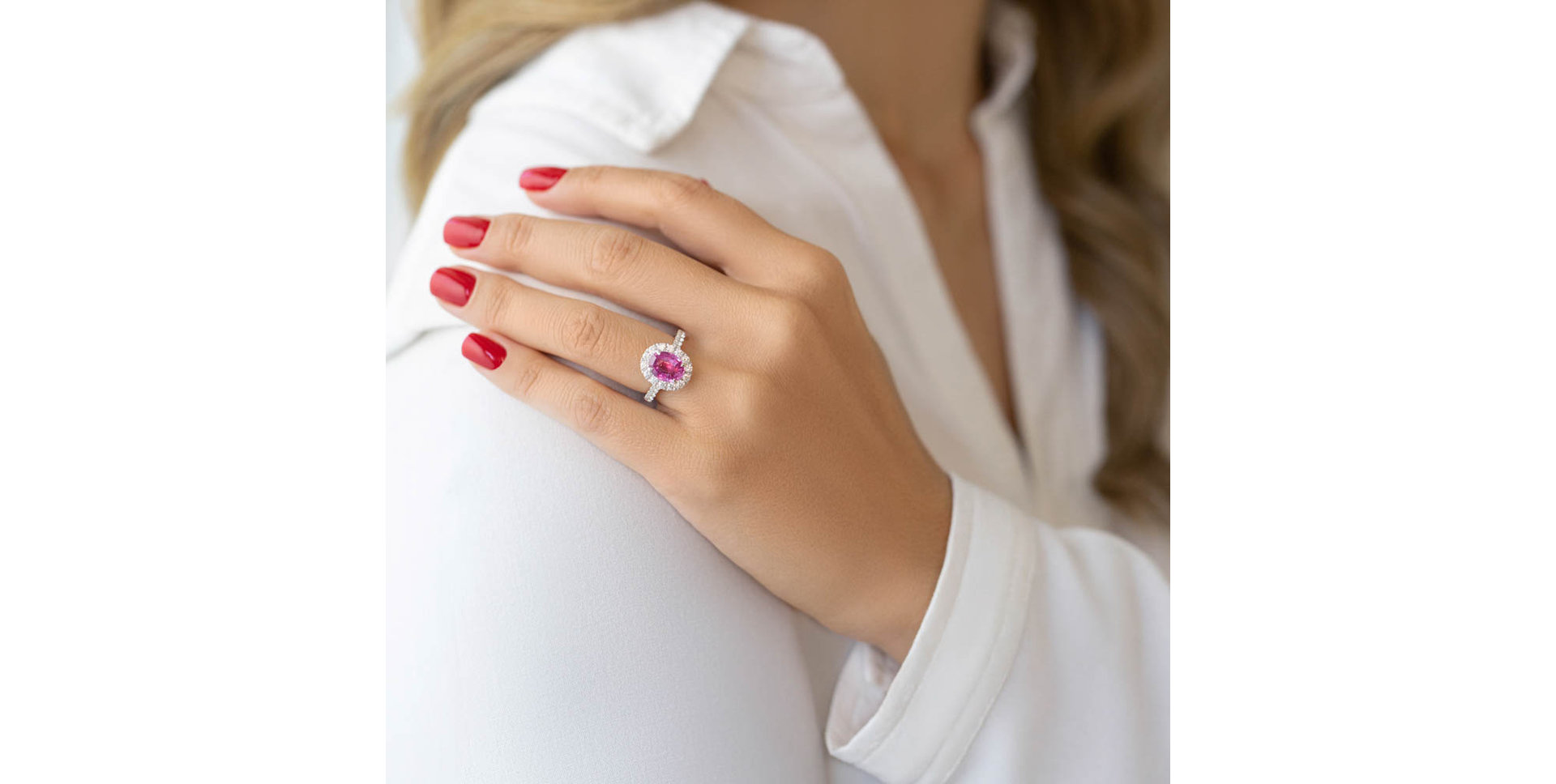 Diamond ring with Sapphire Royal Blush