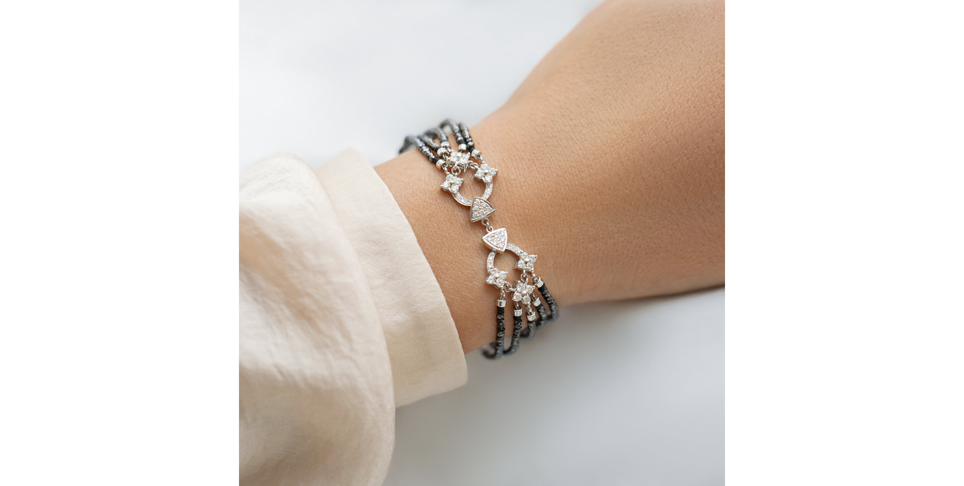 Bracelet with black and white diamonds Starshine Garden