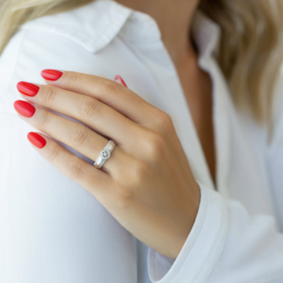 Diamond ring Amazing Planet