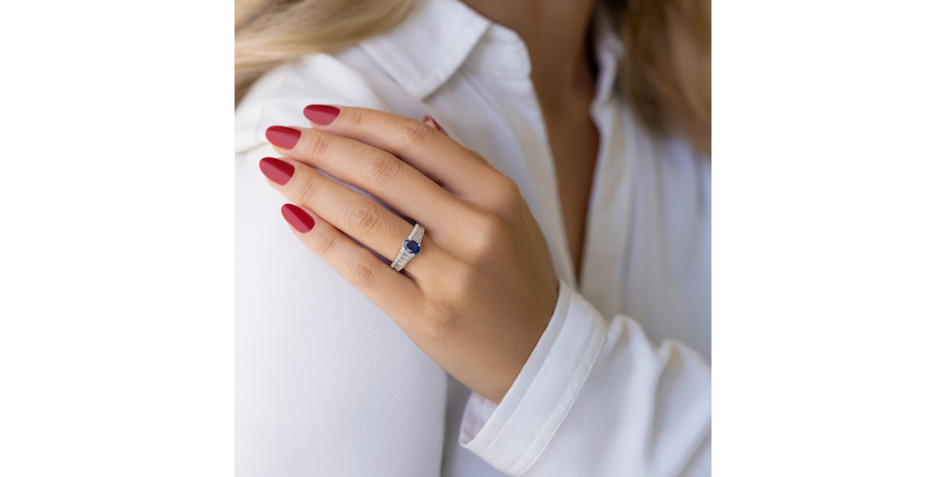 Diamond ring with Sapphire Sapphire Desire
