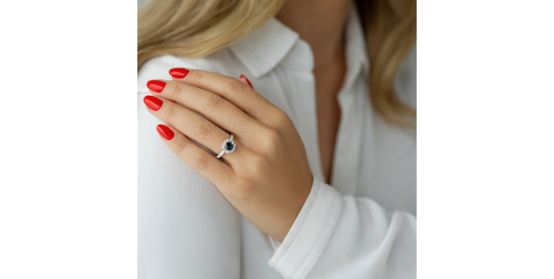 Diamond ring with Sapphire Royal Envoy