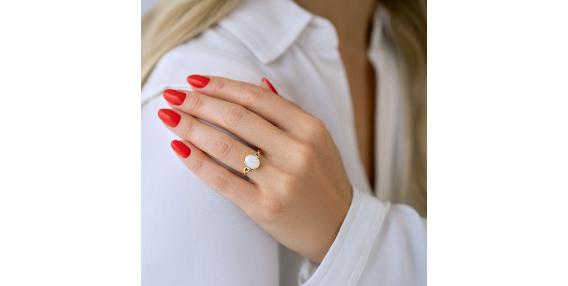 Diamond ring with Opal Goldies