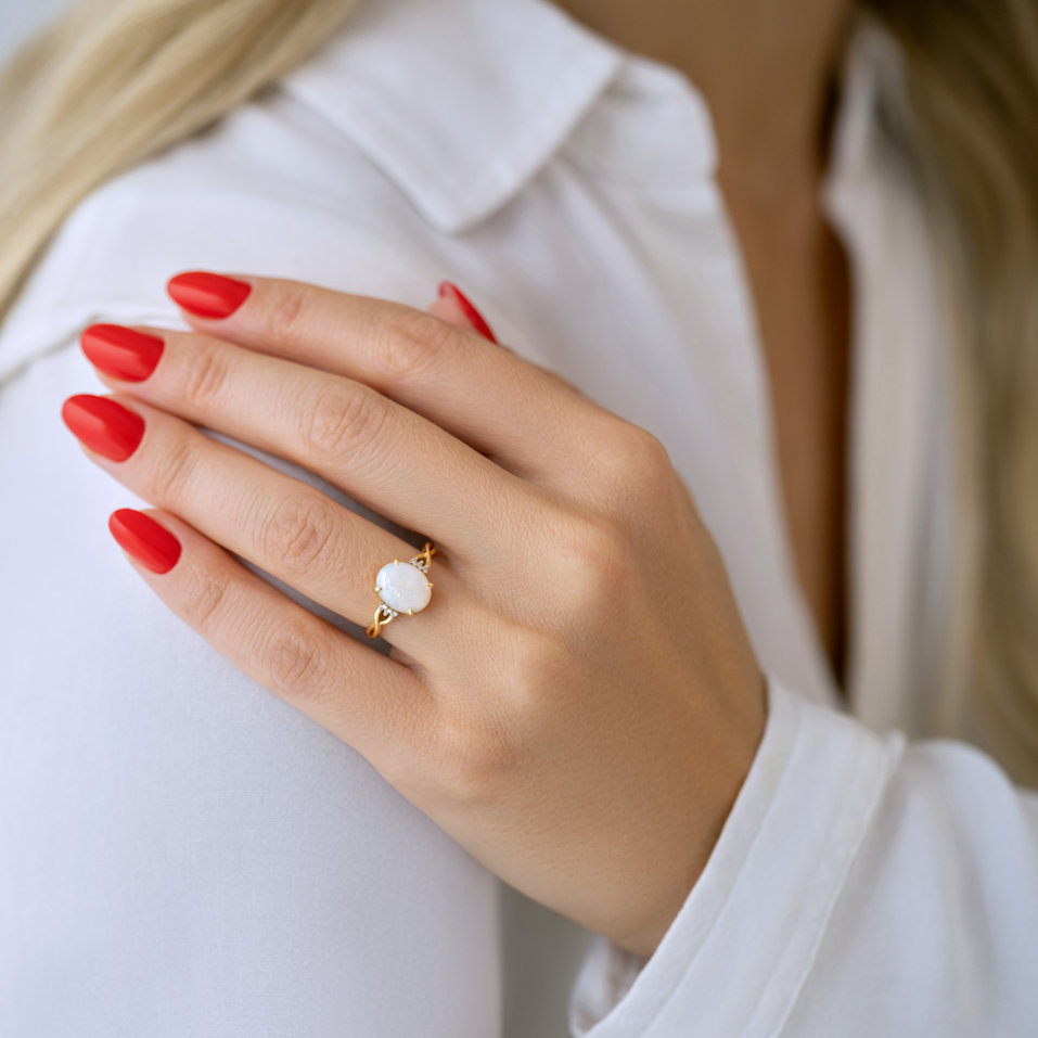 Diamond ring with Opal Goldies