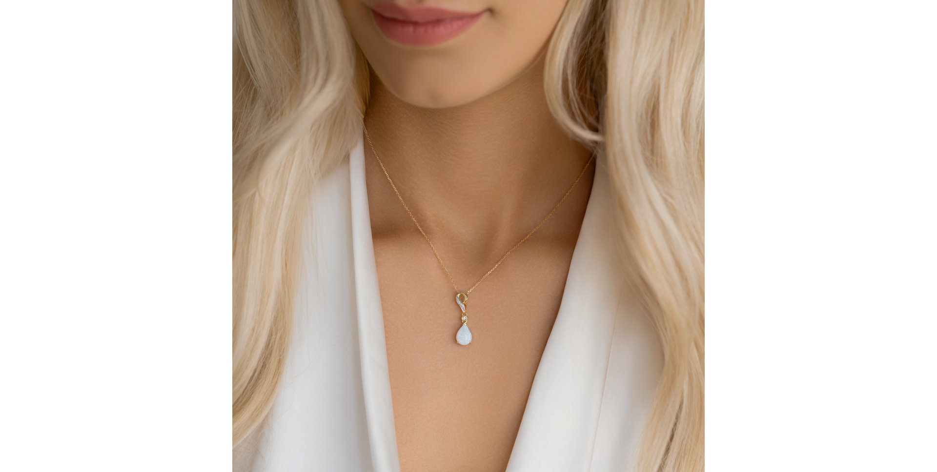 Diamond pendant with Opal Perfect Disposition
