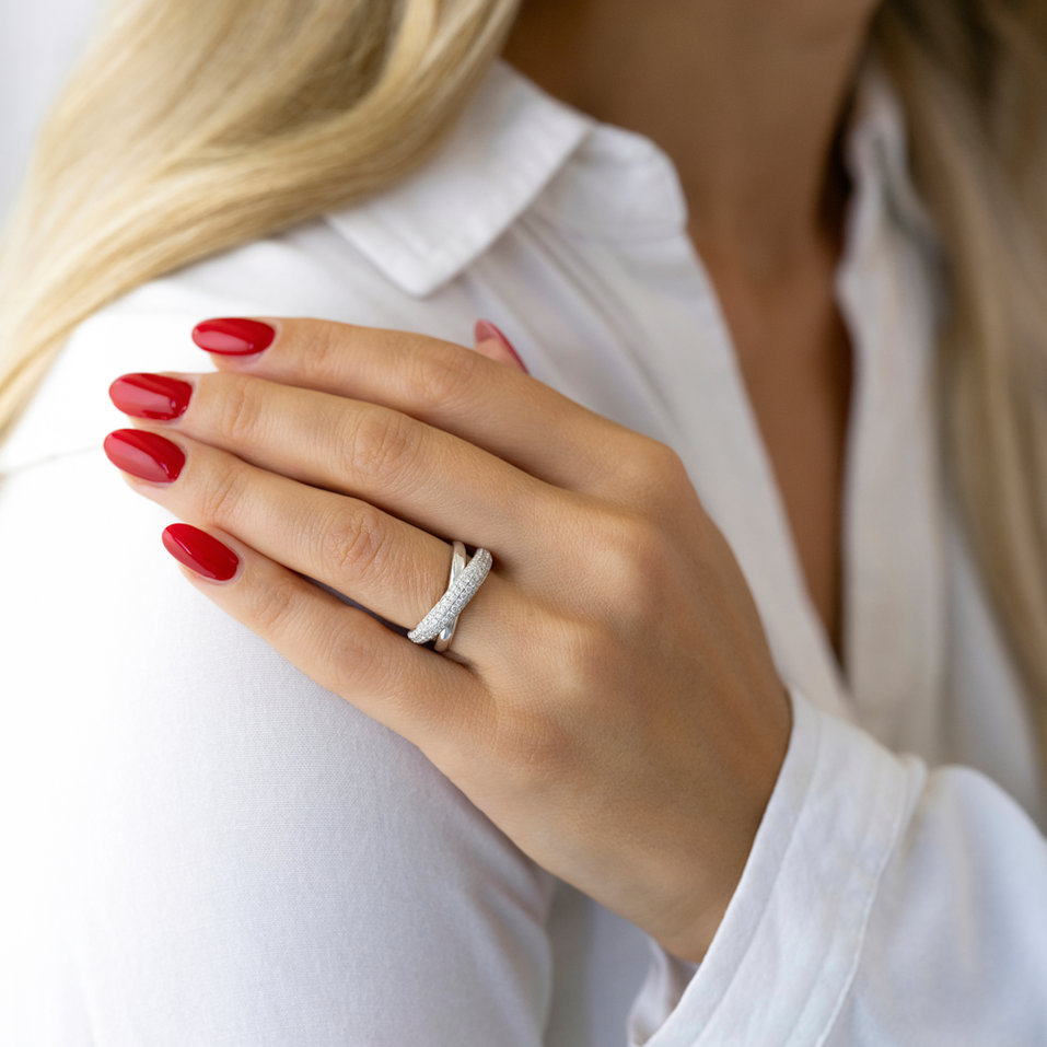 Diamond ring Correia