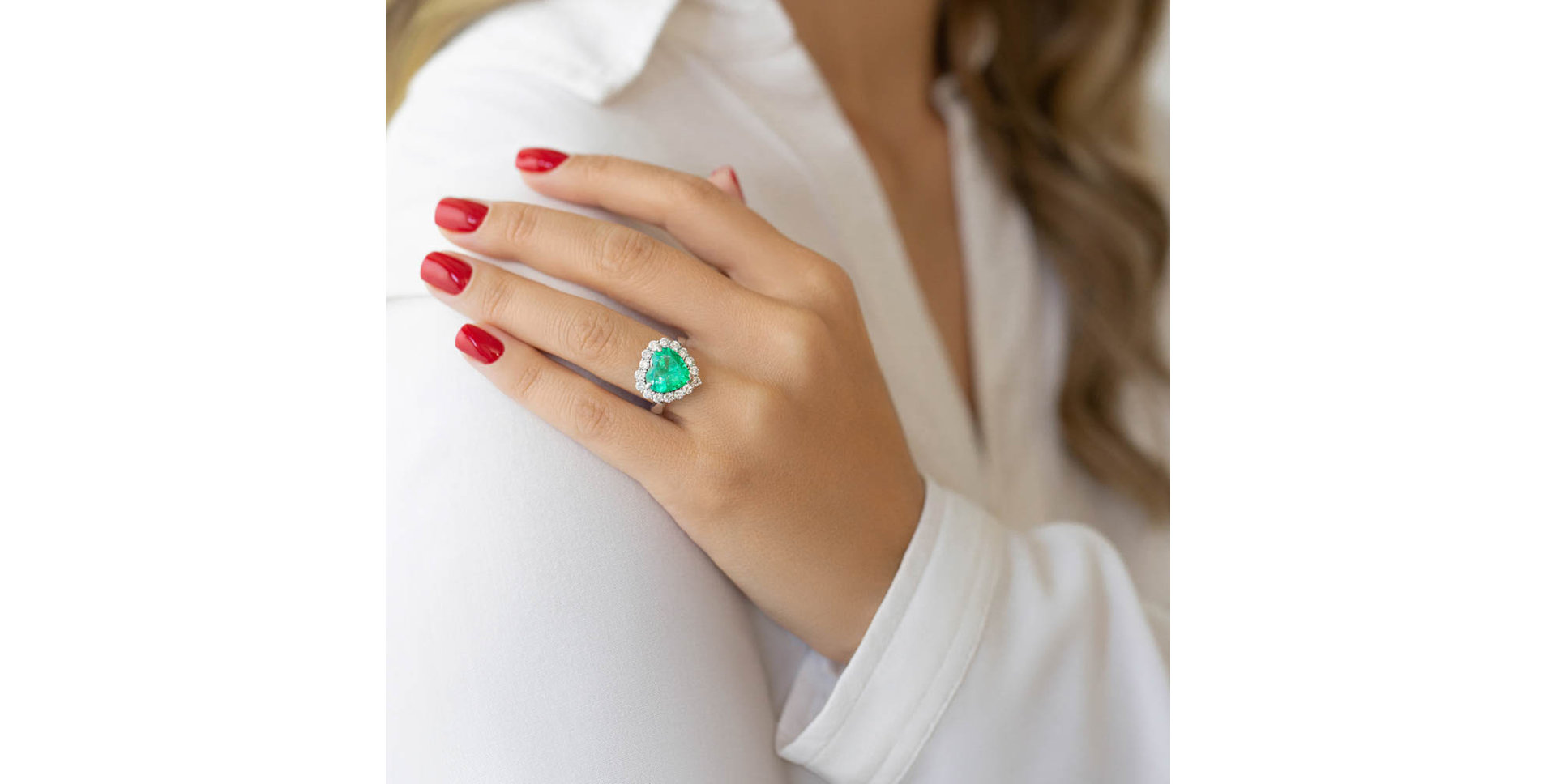 Diamond ring with Emerald Gem of Love