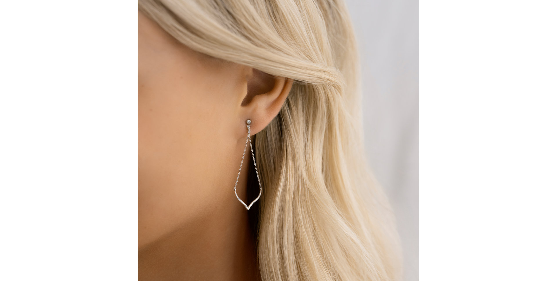 Diamond earrings Essential Allure