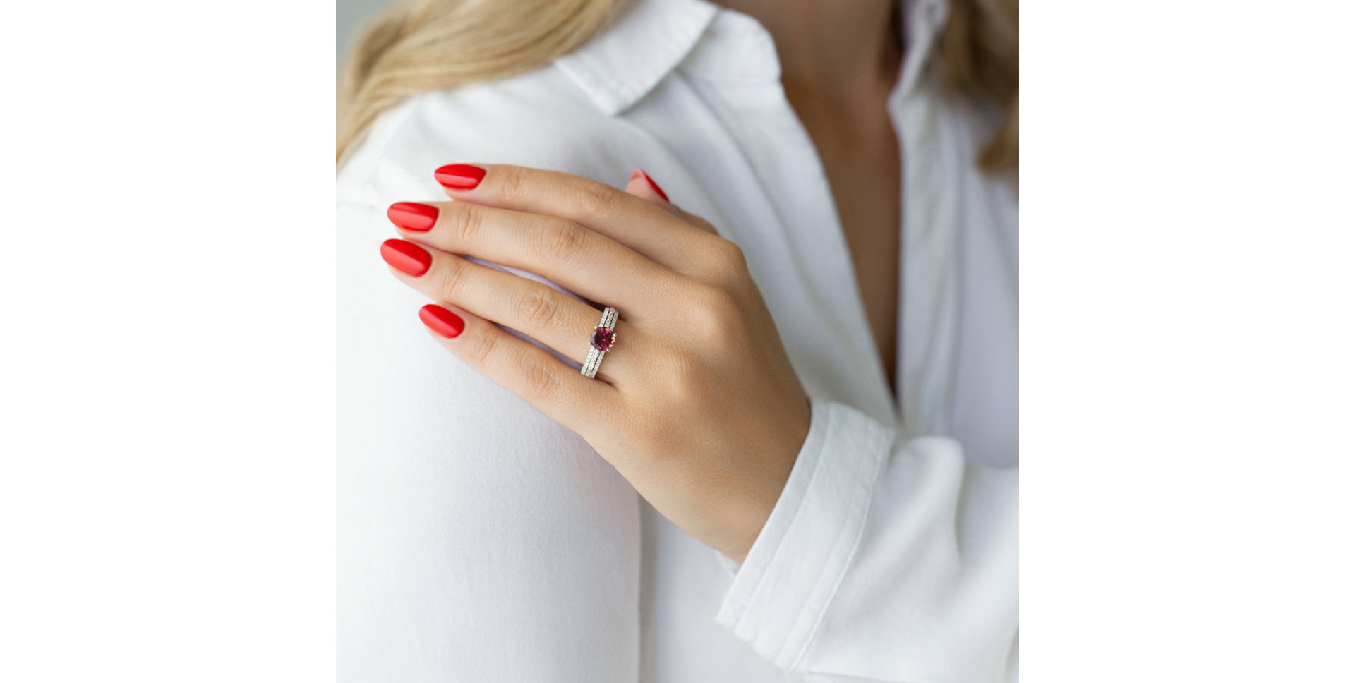 Diamond ring with Tourmalíne Red Pleasure