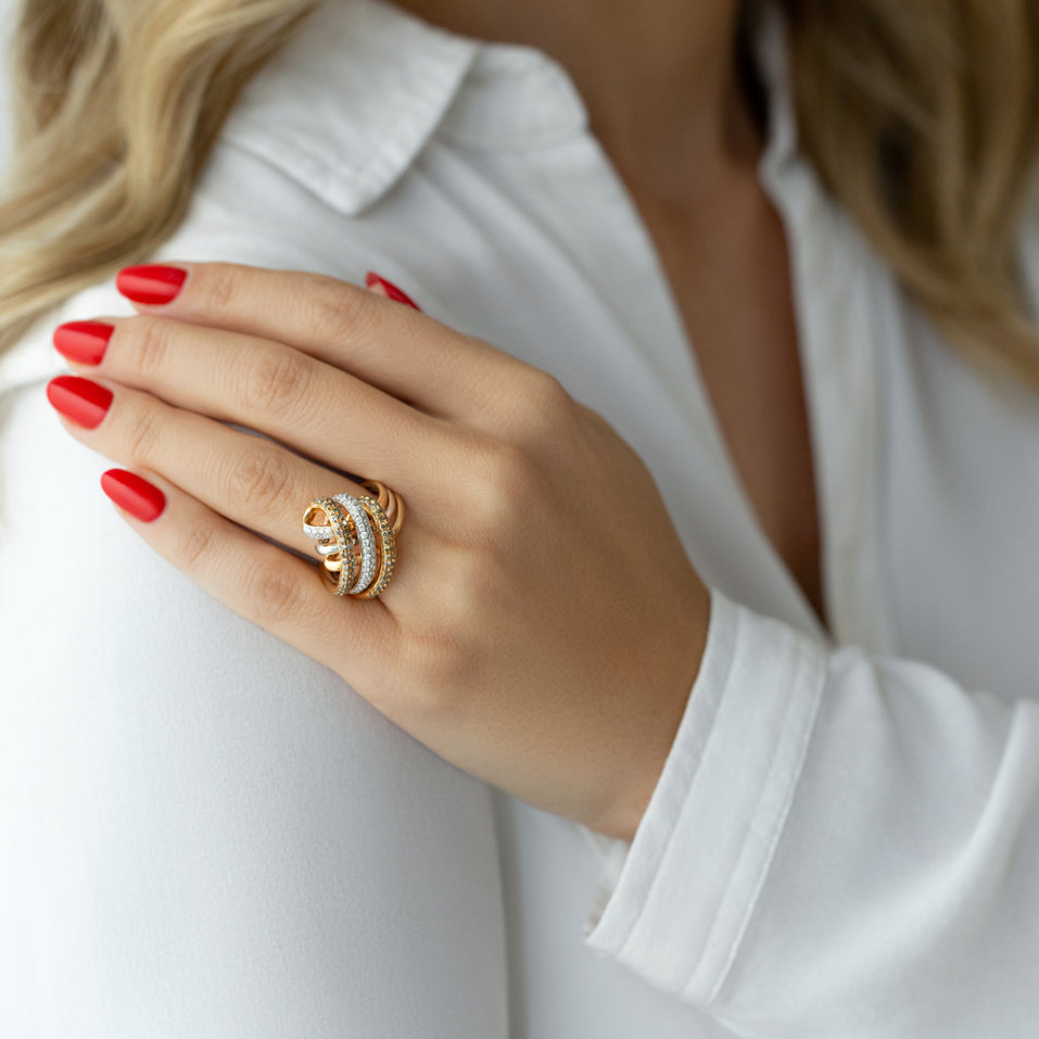 Ring with brown and white diamonds Las Vegas Queen