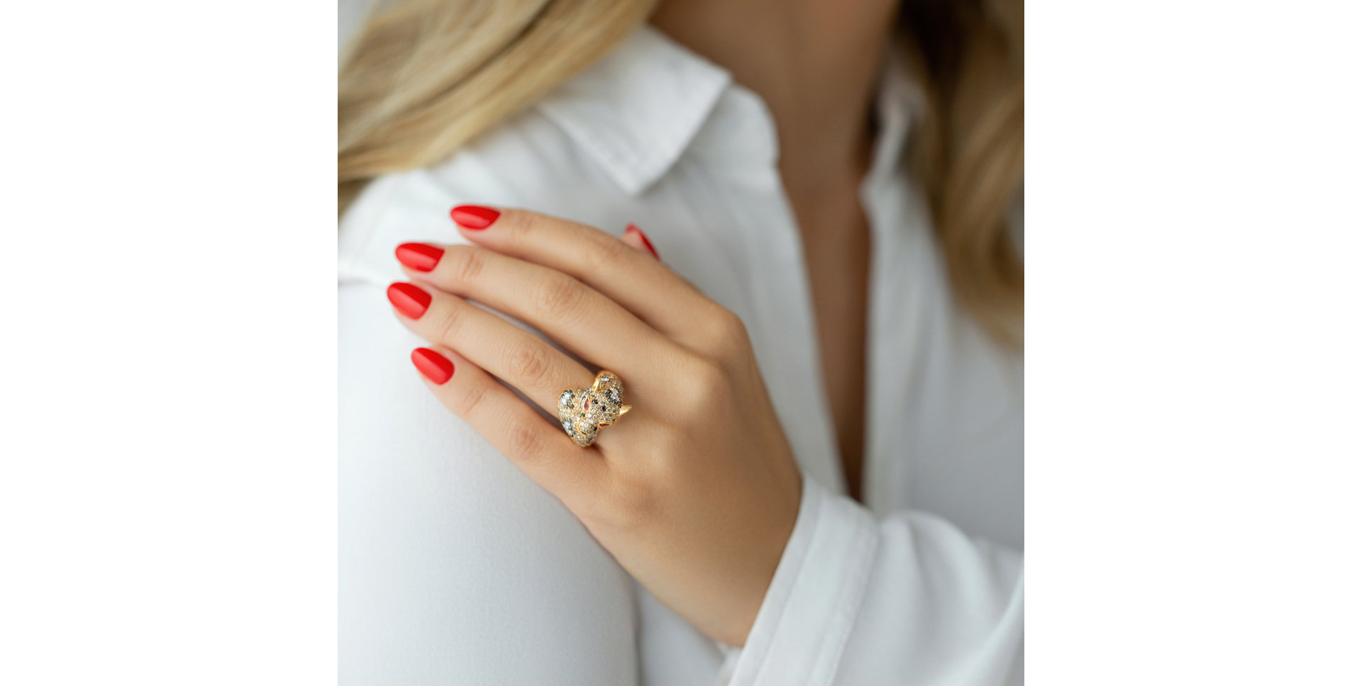 Ring with white, brown and black diamonds and Ruby Shining Cheetah