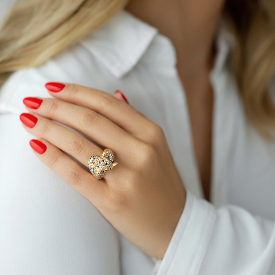 Ring with white, brown and black diamonds and Ruby Shining Cheetah
