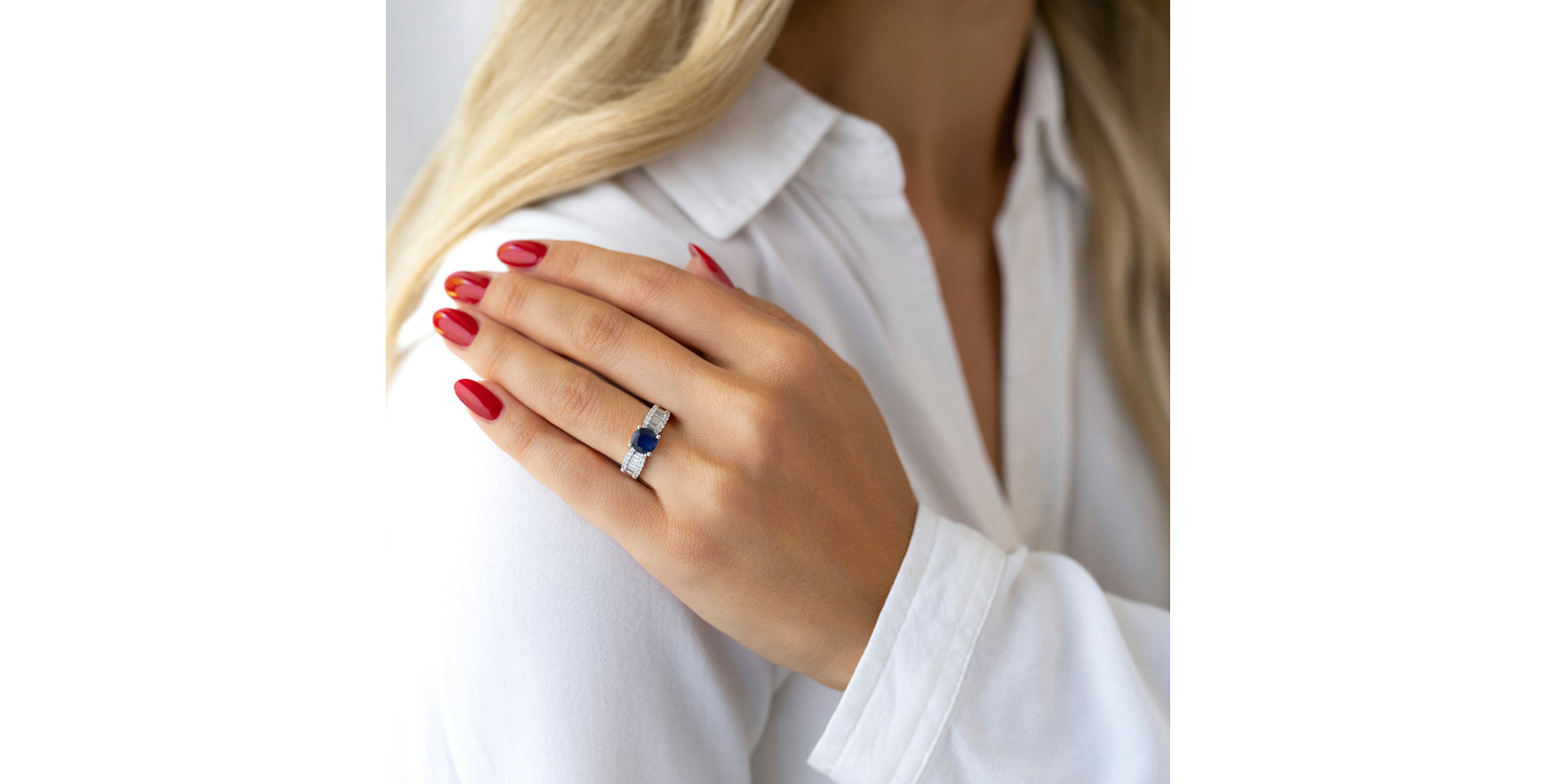 Diamond ring with Sapphire Hollywood Star