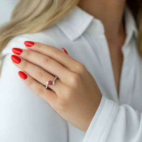 Diamond ring with Tourmalíne Red Comet