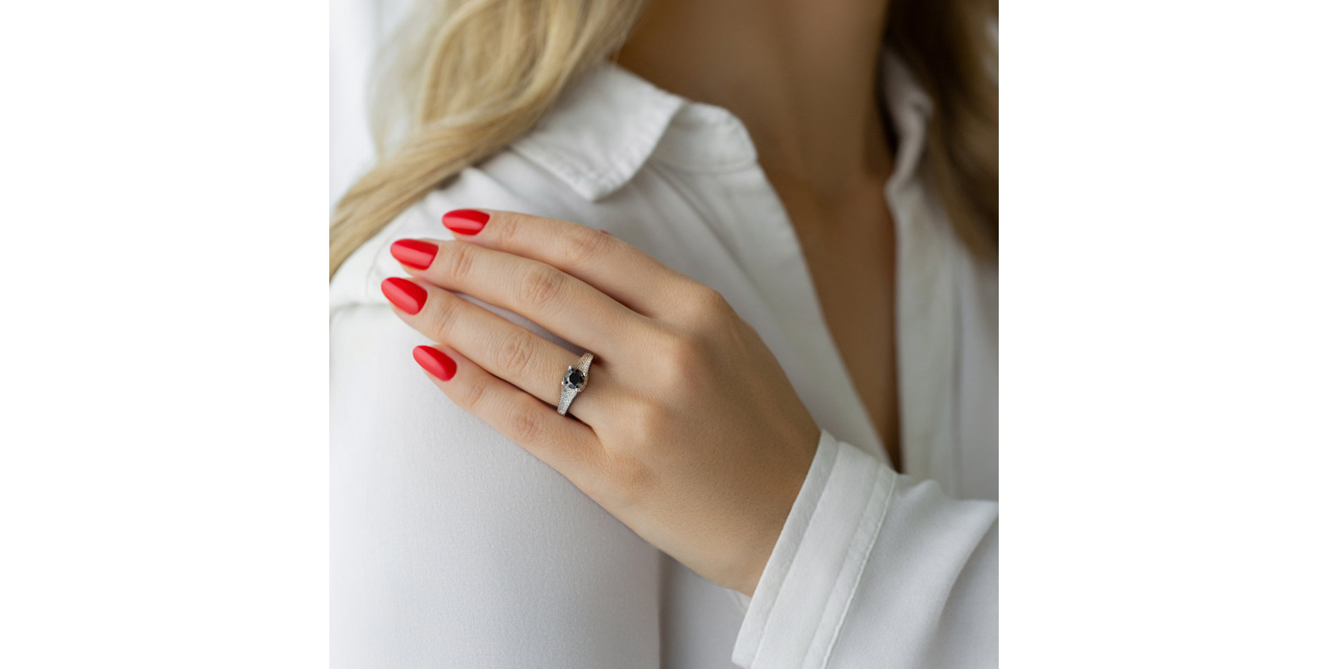 Ring with black and white diamonds Broadway Miracle