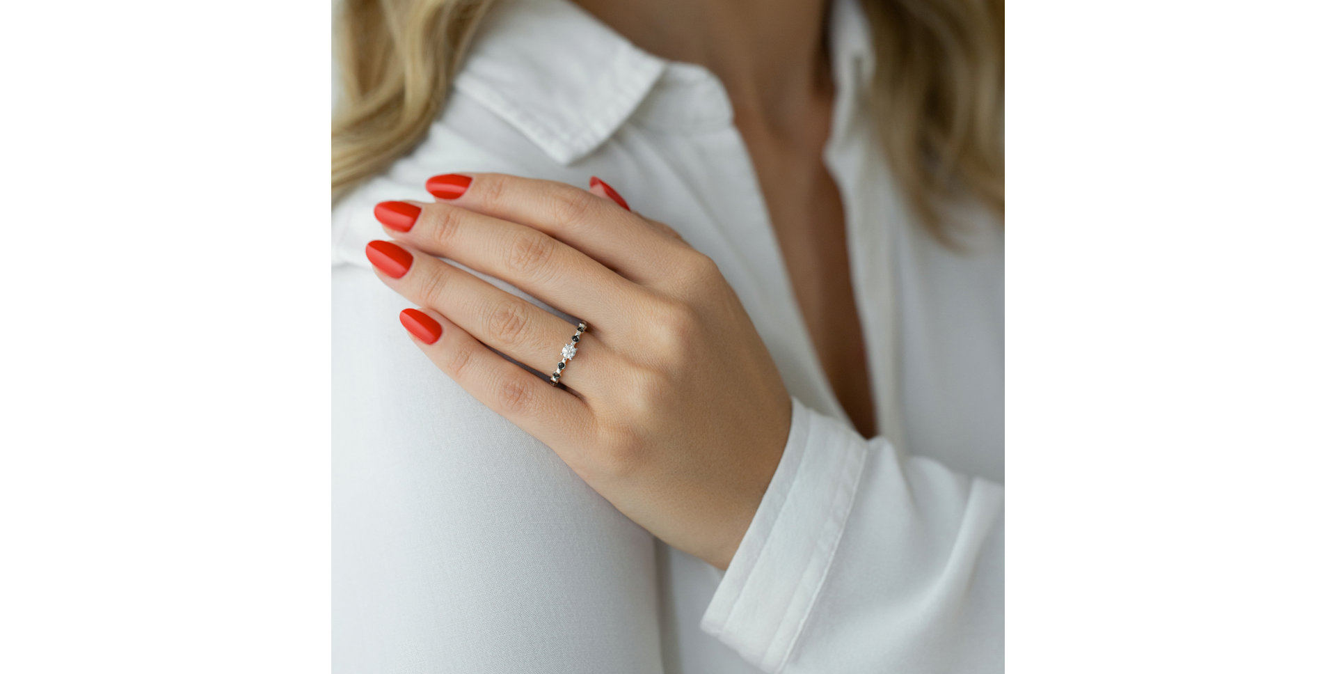 Ring with black and white diamonds Girauld