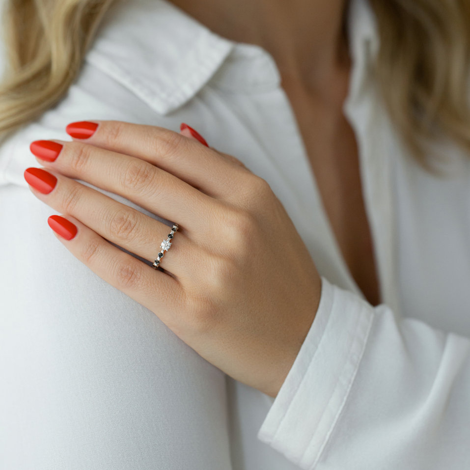 Ring with black and white diamonds Girauld
