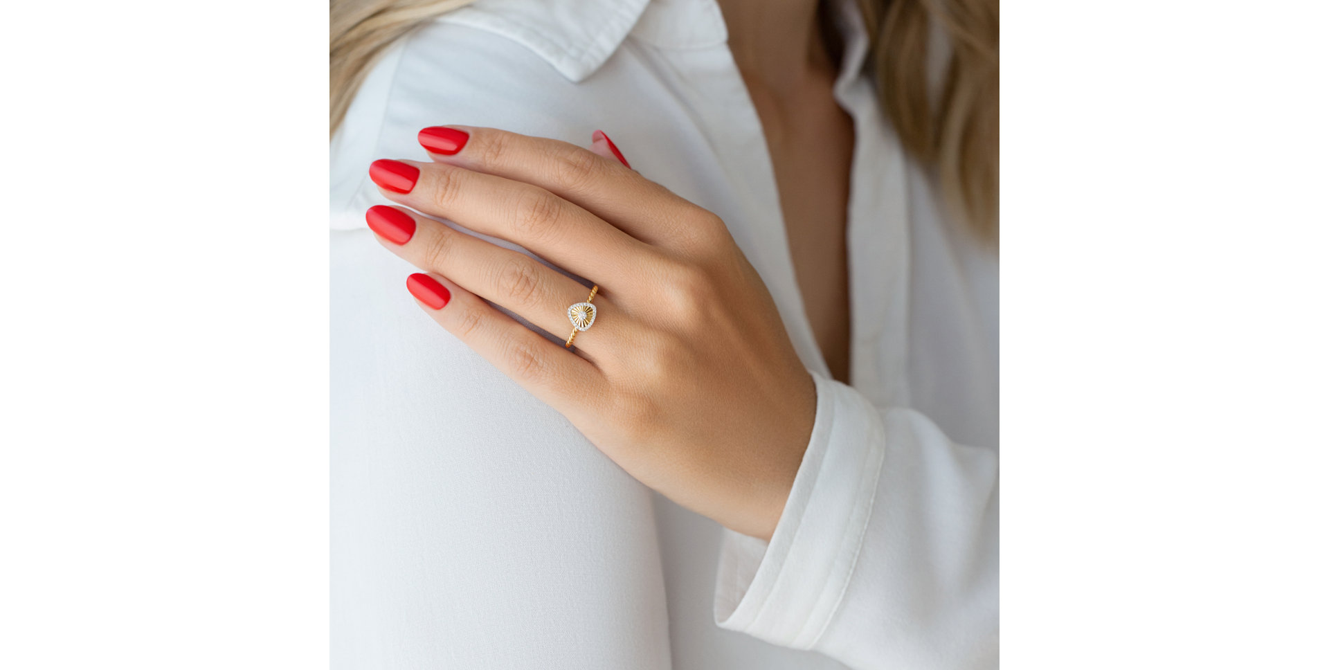 Diamond ring Luxury Caress