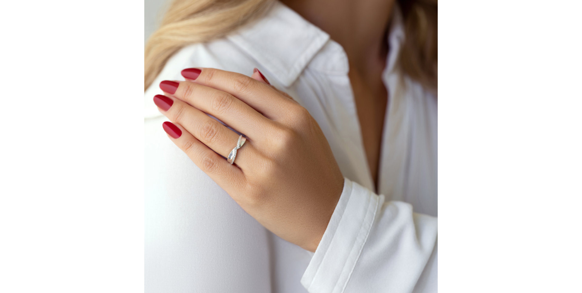 Diamond ring Eternal Embrace