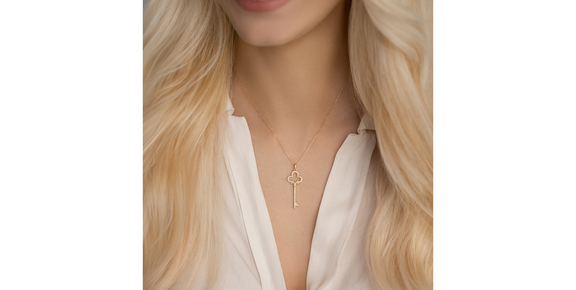 Diamond pendant Worlds Key