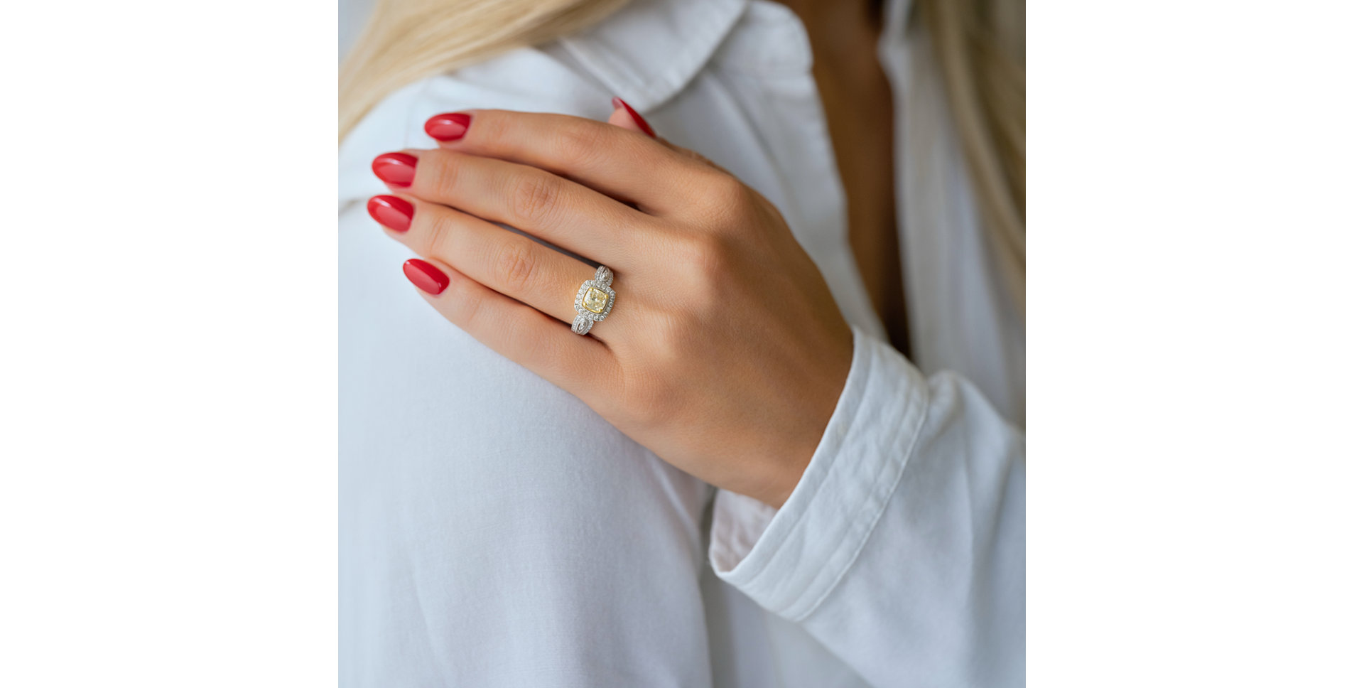 Ring with yellow and white diamonds Solar Treasure