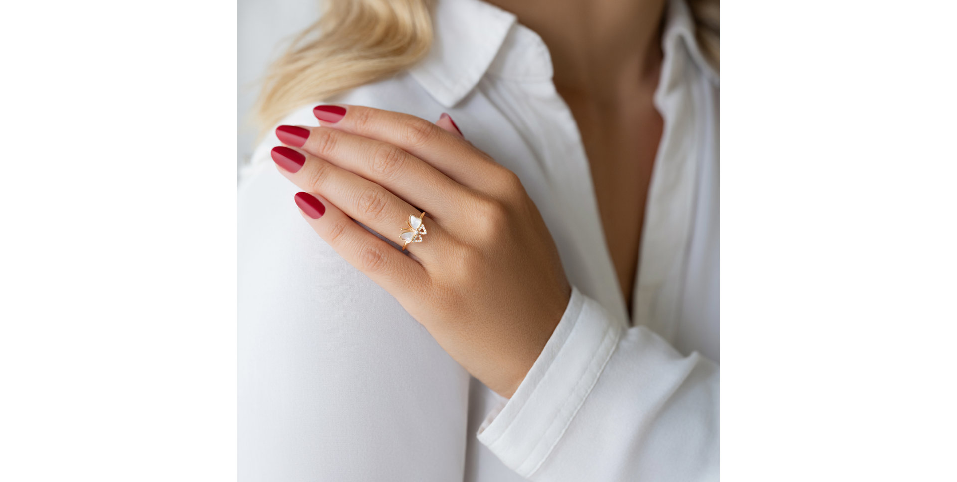 Diamond ring with Pearl Dancer of the Wind