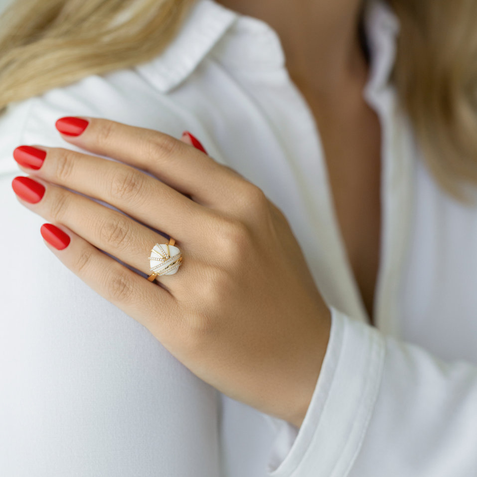 Diamond ring with Agate Magique