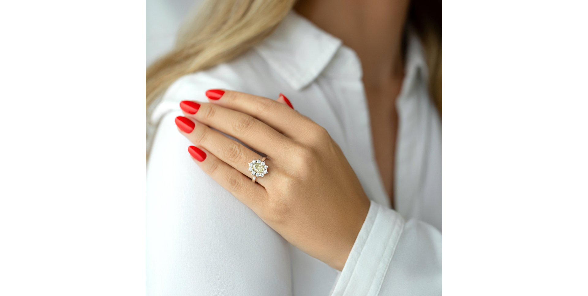 Ring with yellow and white diamonds Argelia