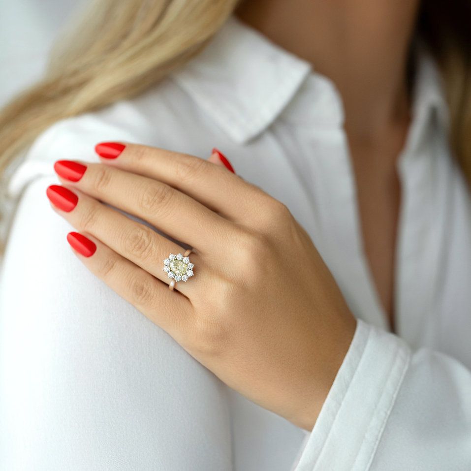 Ring with yellow and white diamonds Argelia