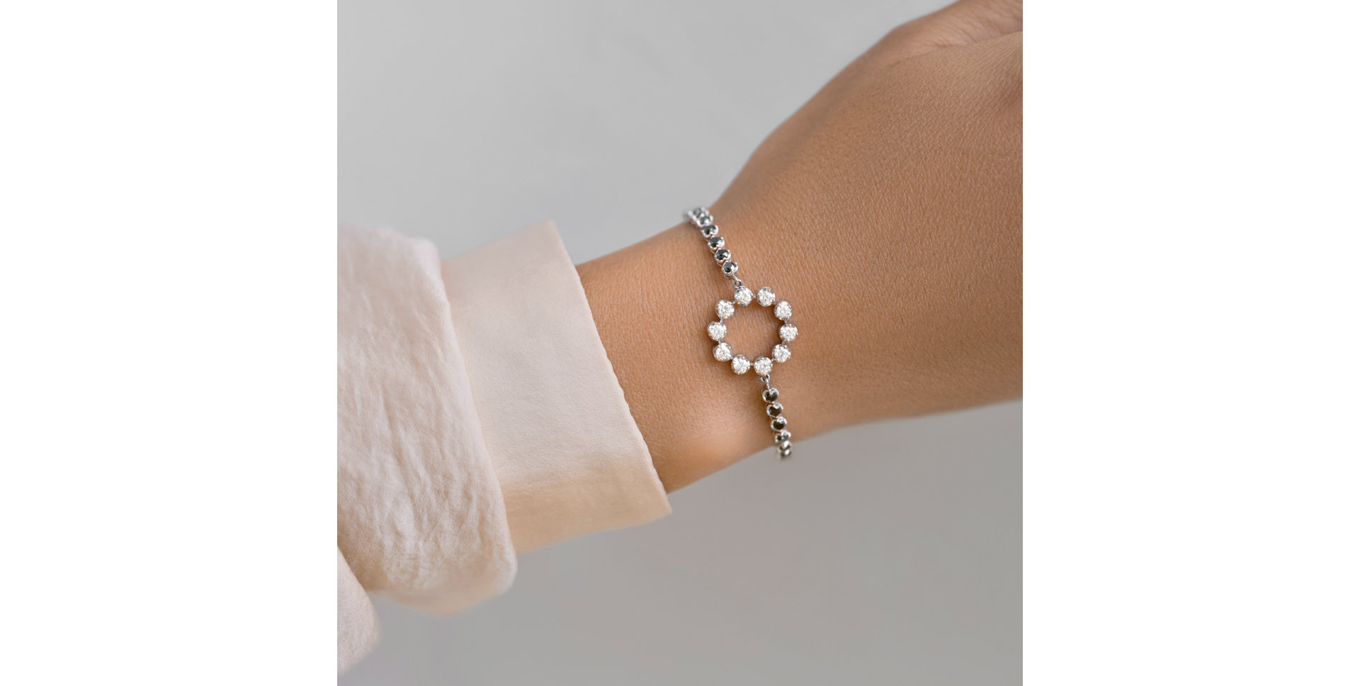 Bracelet with black and white diamonds Lourdes