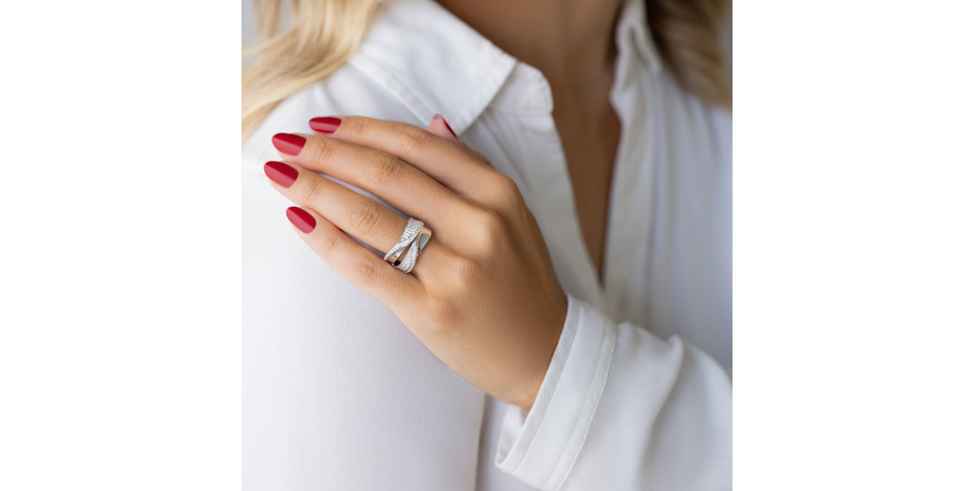 Diamond ring Classy Embrace