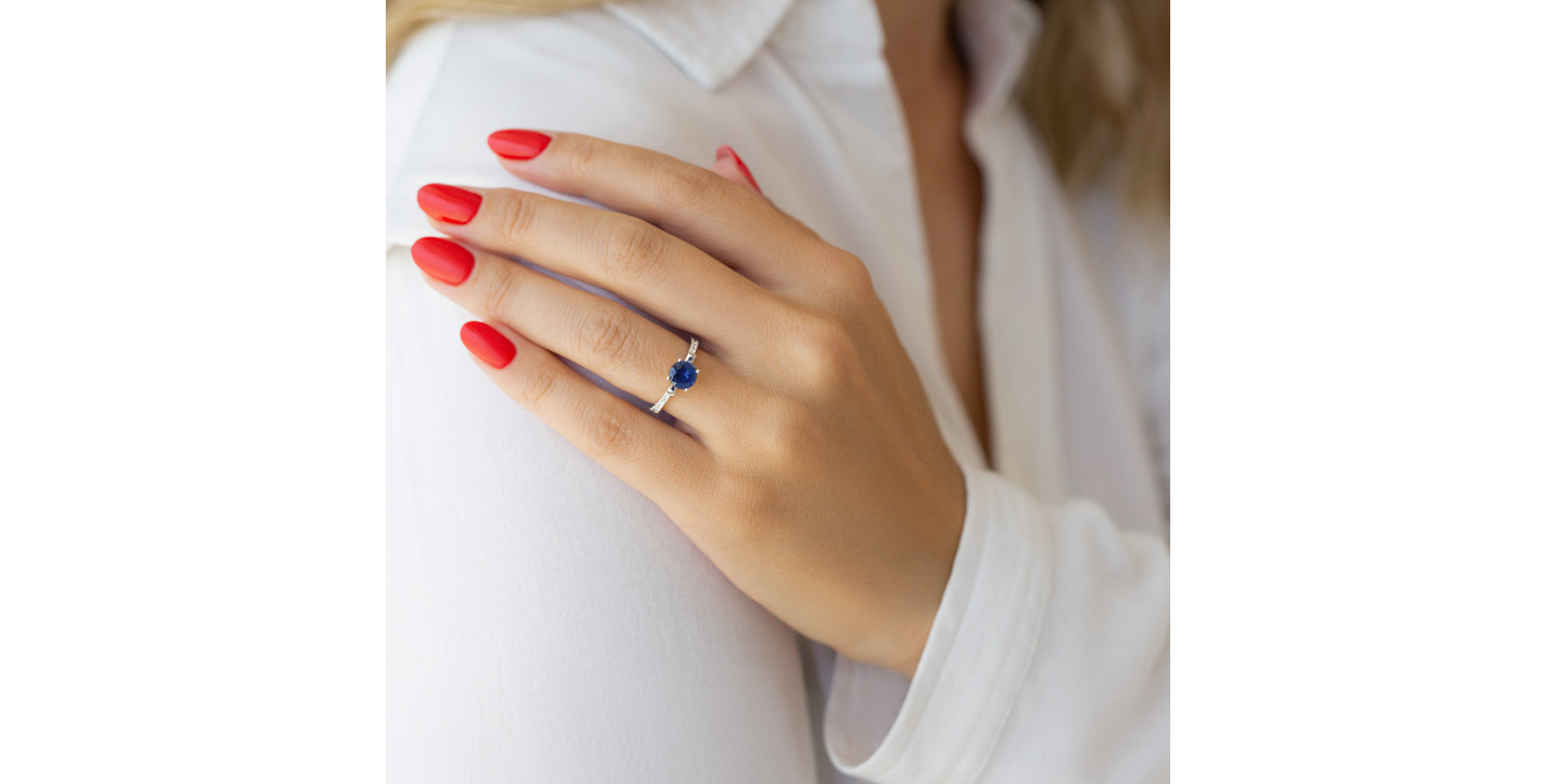 Diamond ring with Sapphire Midnight Phantom