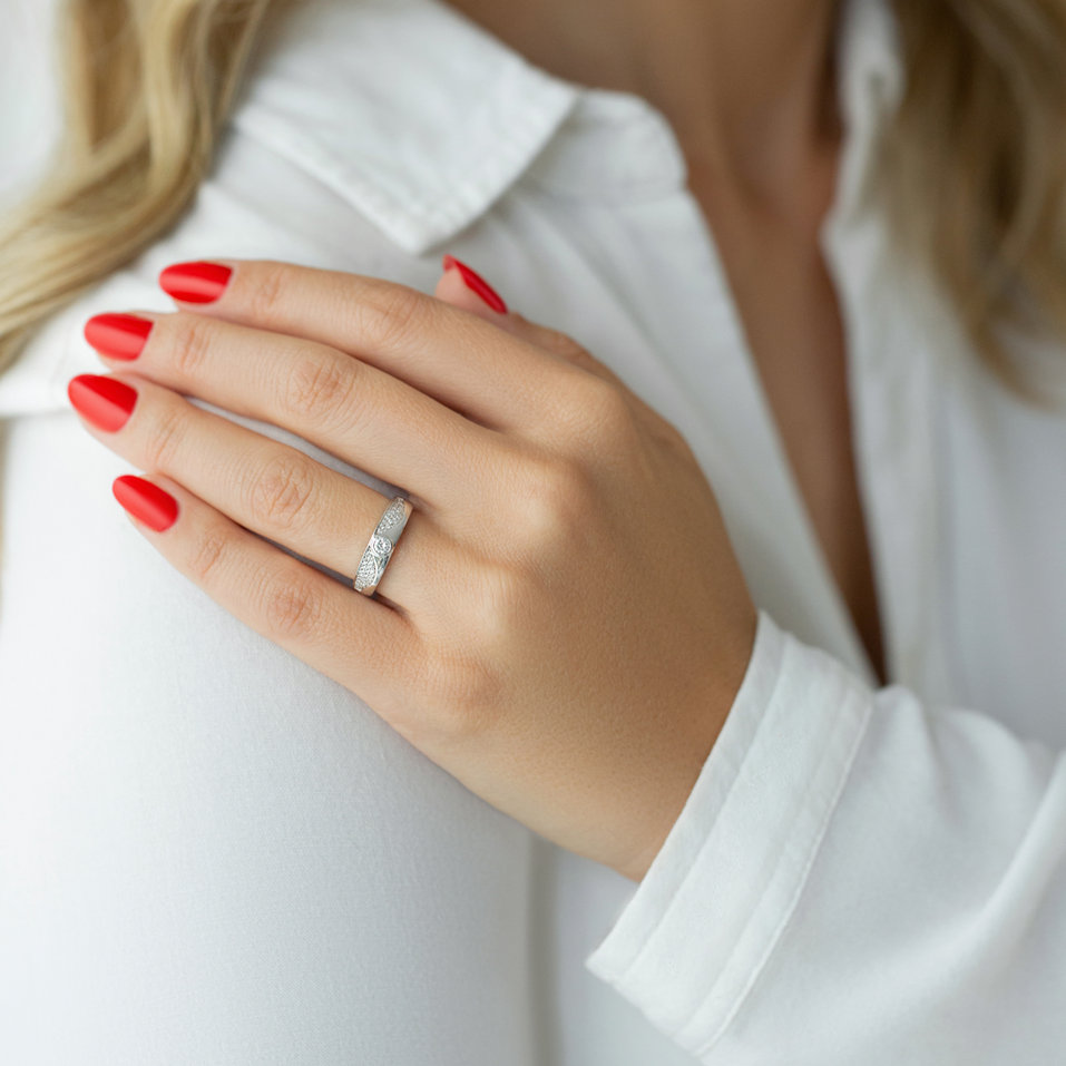 Diamond ring Delicate Dedication