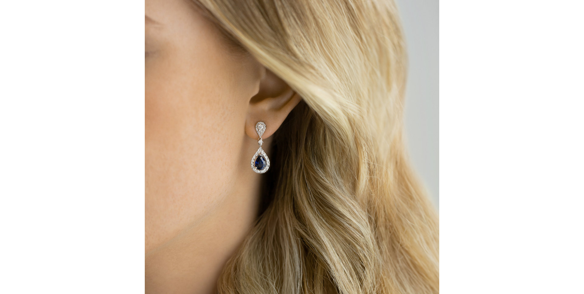 Diamond earrings with Sapphire Lavish Feeling