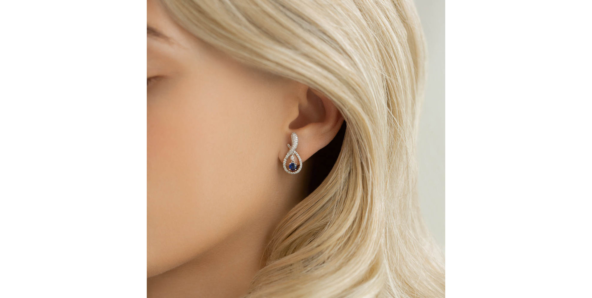 Diamond earrings with Sapphire Posh Venus