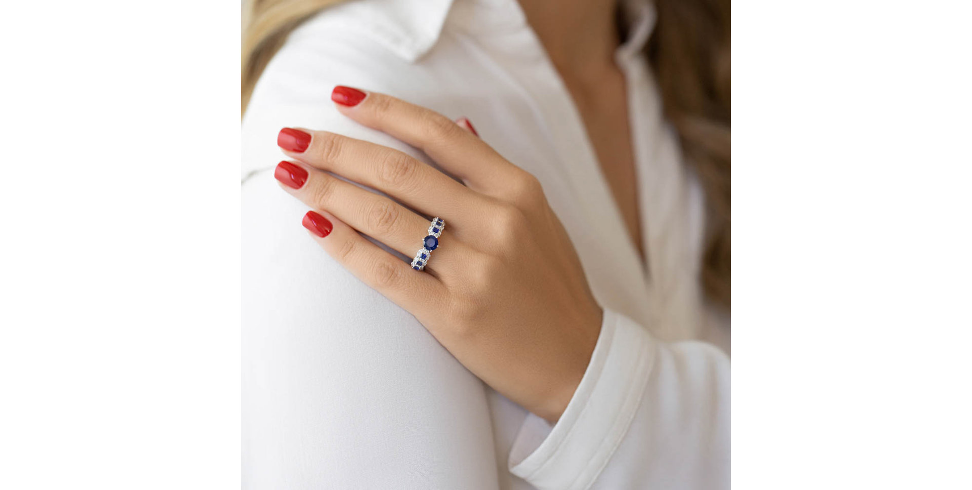 Diamond ring with Sapphire Danna