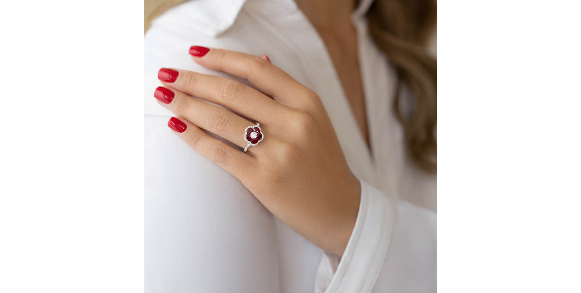 Diamond ring with Ruby Joelle