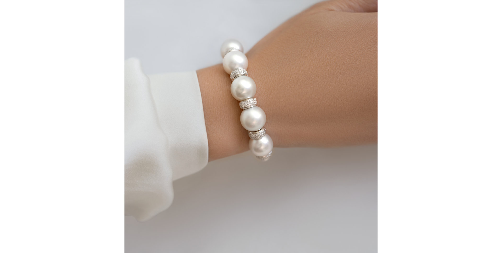 Diamond bracelet with Pearl Virgin Miracle
