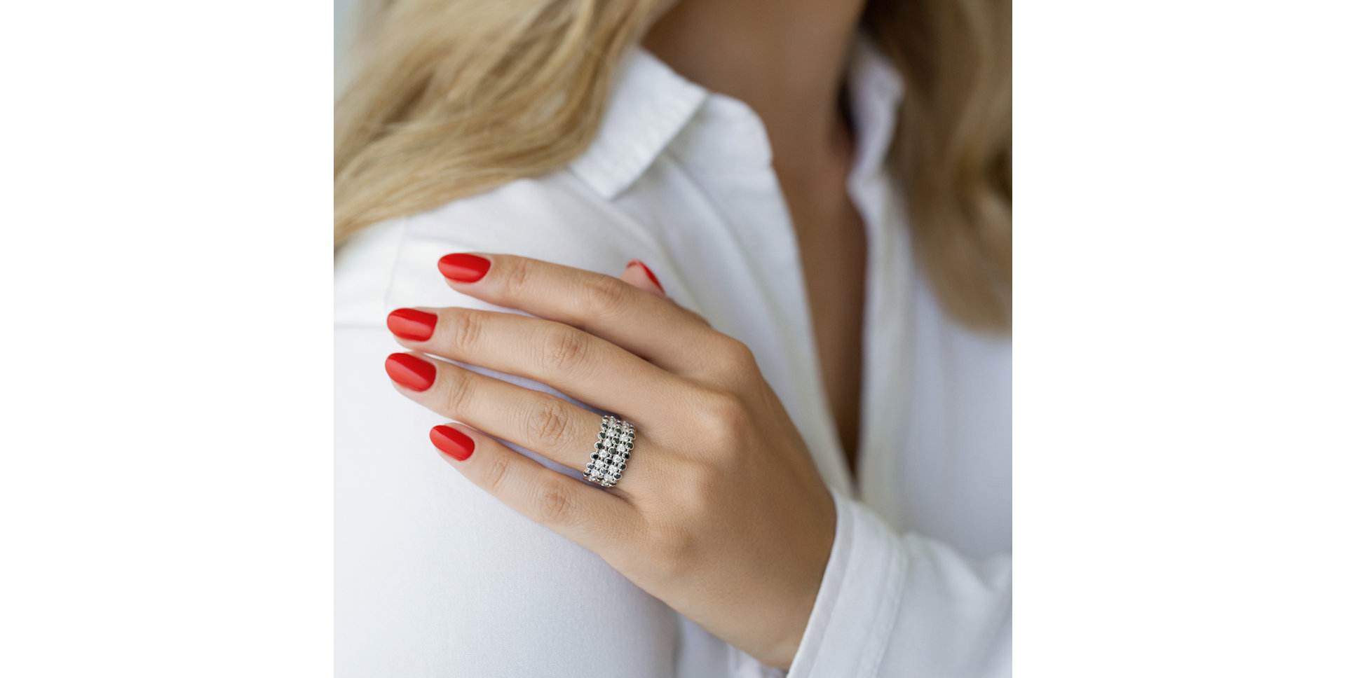 Ring with black and white diamonds Marvel Mosaic