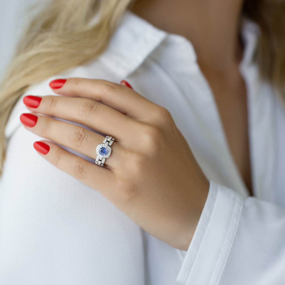 Diamond ring with Sapphire Nichele