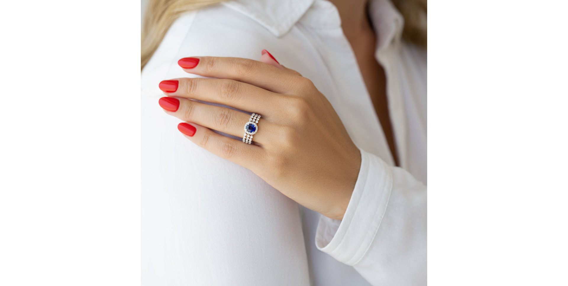 Diamond ring with Sapphire Perline